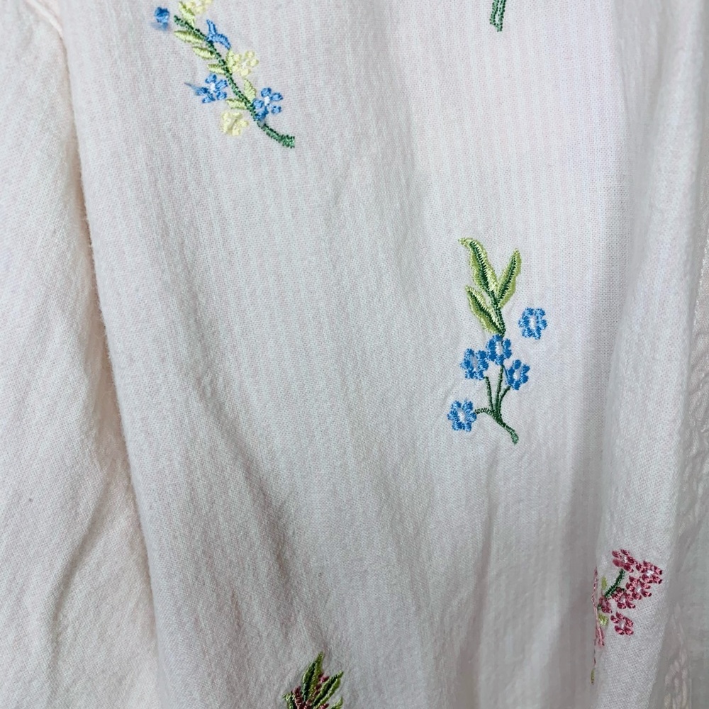 Embroidered button down shirt - Picture 2 of 3